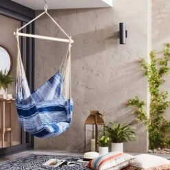 7' X 10' Medallion Outdoor Rug Navy - Threshold™ -Threshold GUEST d262e3ae 43af 423b bca7 d07436102b79